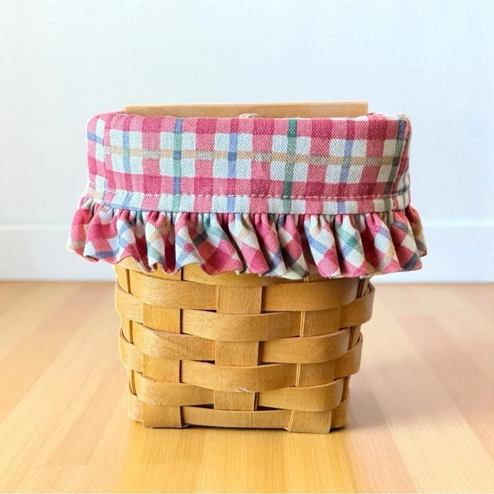 Vintage 1998 Longaberger Basket – Plaid Ruffle Liner, Divider, Bunny Tie-On